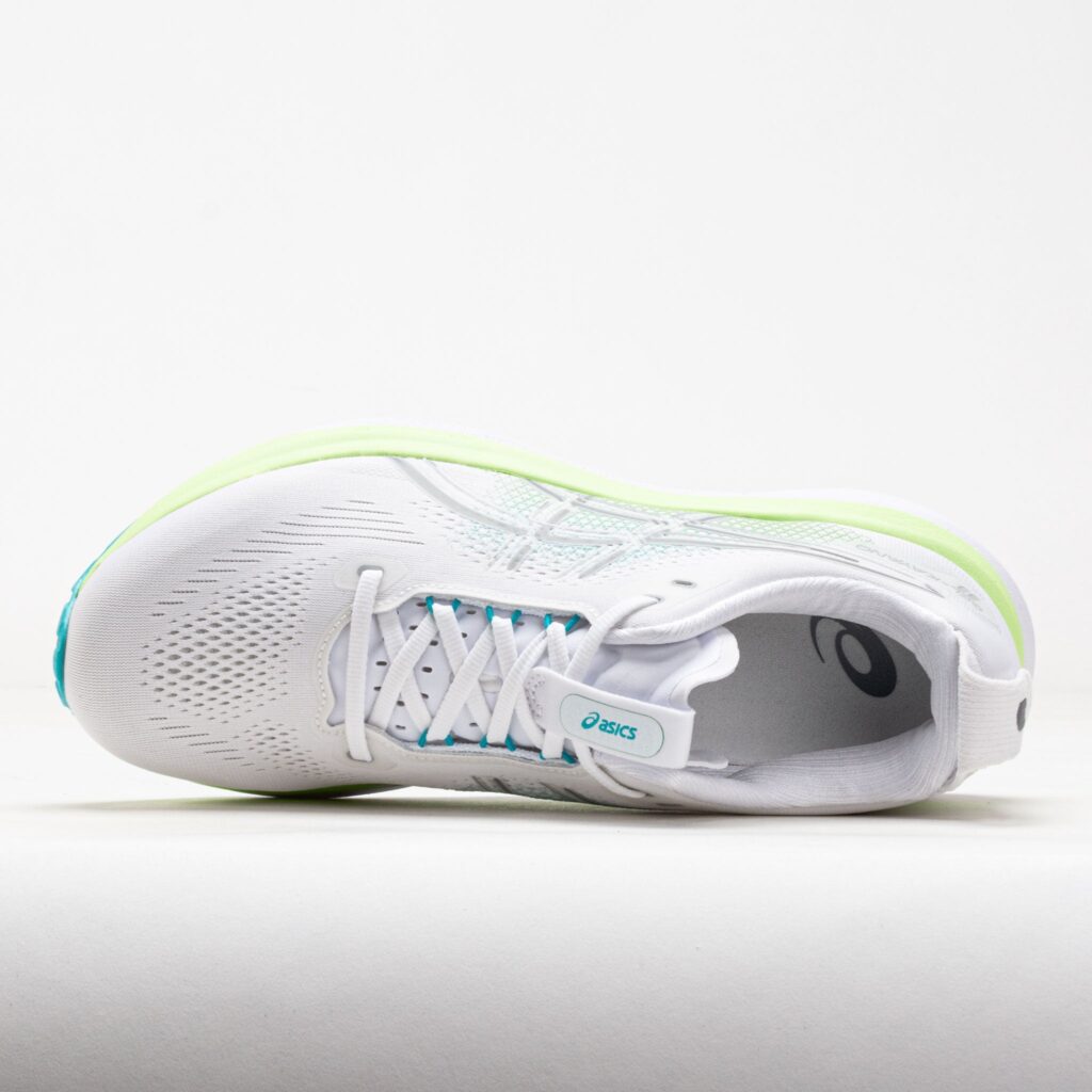 GEL-NIMBUS 28とGEL-KAYANO 33を比較